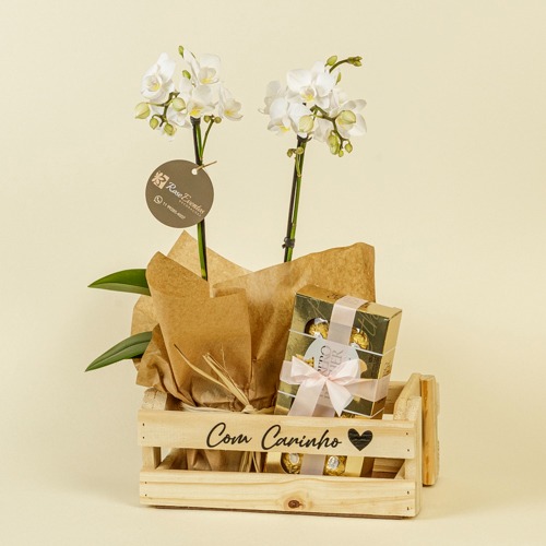 Caixote “ com carinho” vaso de mini orquídea e cx de Ferrero